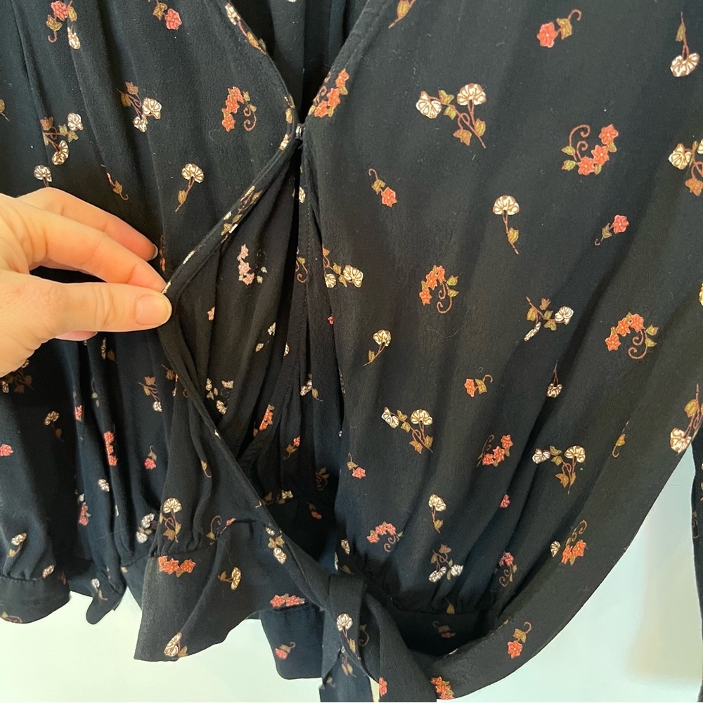 Madewell Black Dainty Floral Faux Wrap Side Tie Top Womens Medium 3/4 Sleeve - Picture 5 of 7